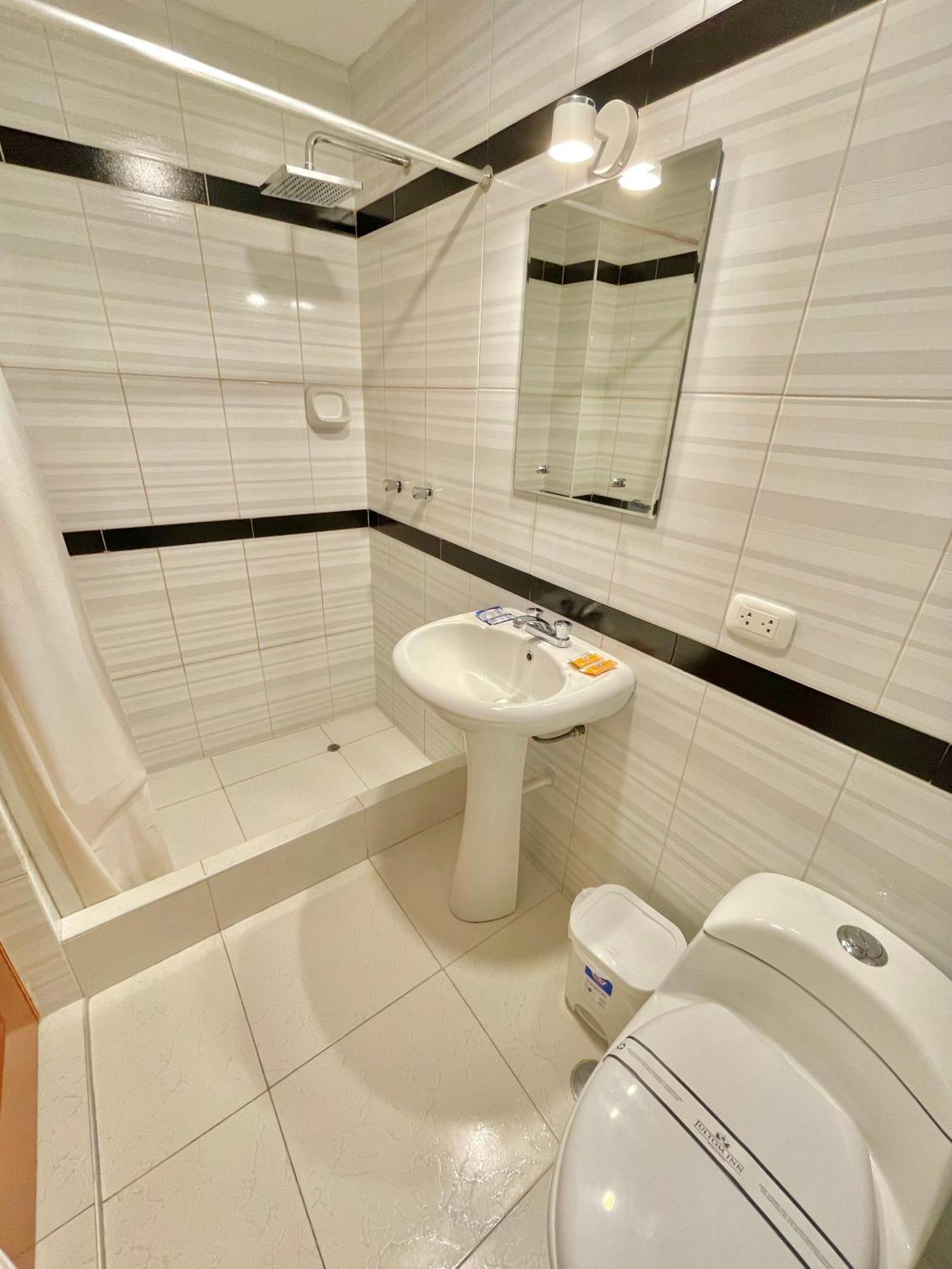 Jultom Inn Hotel & Suites Trujillo Esterno foto